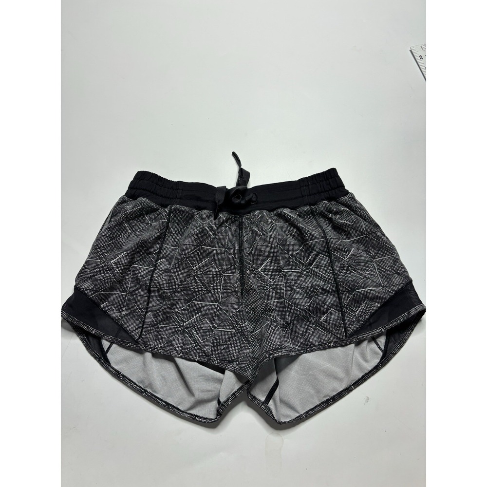 Lululemon Women's Hotty Hot Low-Rise Geometric Sz 4 Lined 4" with Drawstring Tie